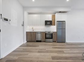 2913 Snyder Ave
