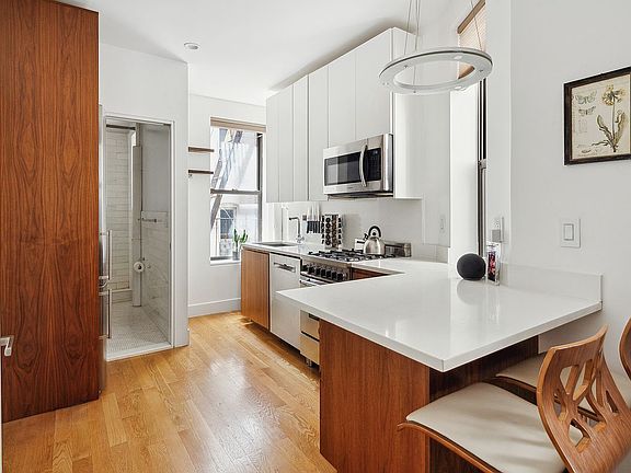 4th image of 82 Charles St APT 3W