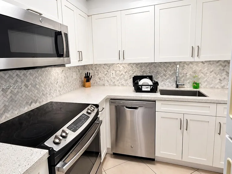 220 Kings Point Dr #105 — Photo 11