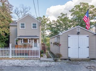 537 Lakeshore Dr, Hewitt, NJ 07421