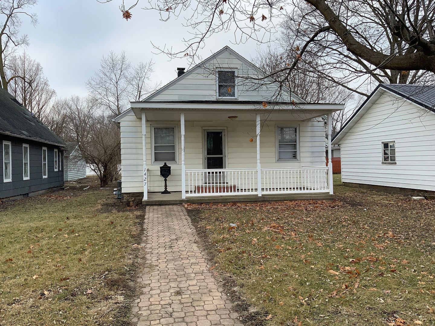 1427 Champlain St, Ottawa, IL 61350 | Zillow