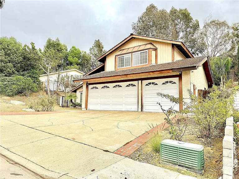 23860 Enriquez Dr — Photo 2