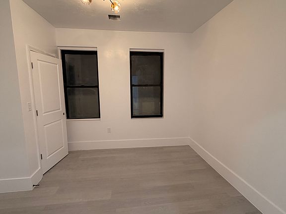 2nd image of 22A Crawford St Floor 2