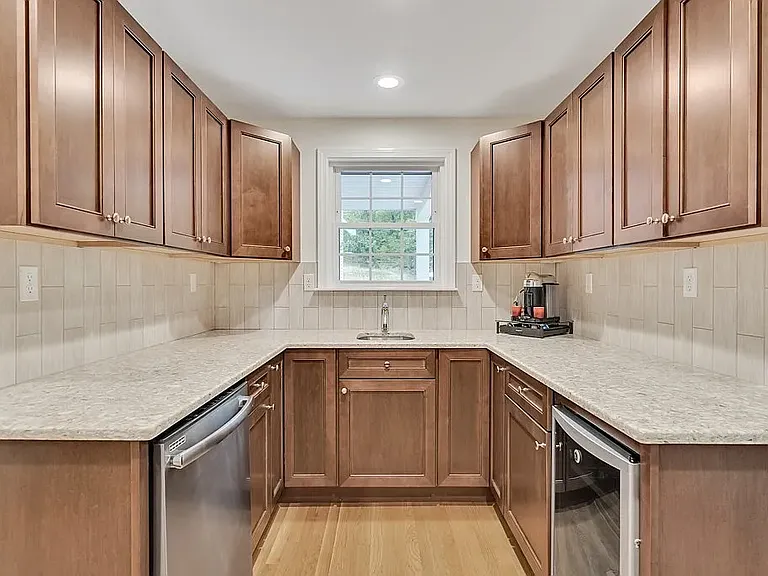 235 Lincoln St — Photo 22