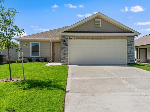 20222 W 195th St, Spring Hill, KS 66083
