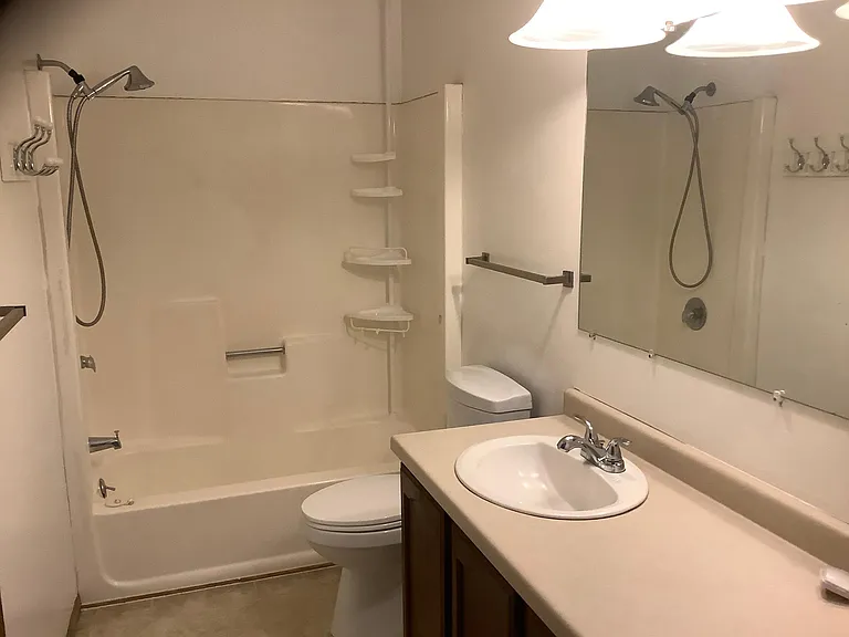 2041 Greenwood Dr — Photo 7