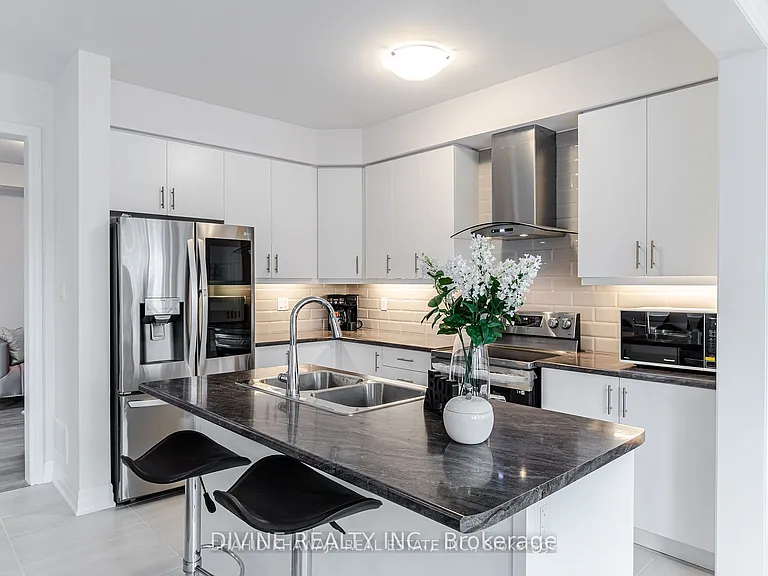 9241 White Oak Ave — Photo 12