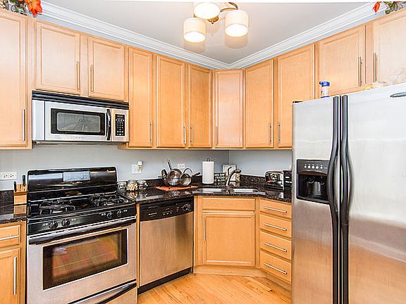 5th image of 916 W Agatite Ave APT 1