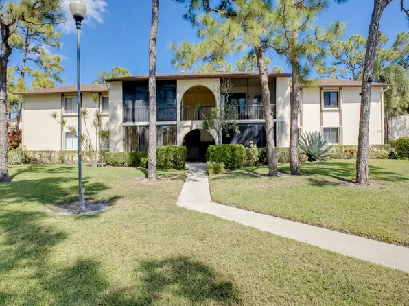 339 Knotty Pine Circle #D-1, Greenacres, FL 33463