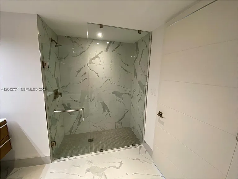 9521 E Bay Harbor Dr #605 — Photo 20