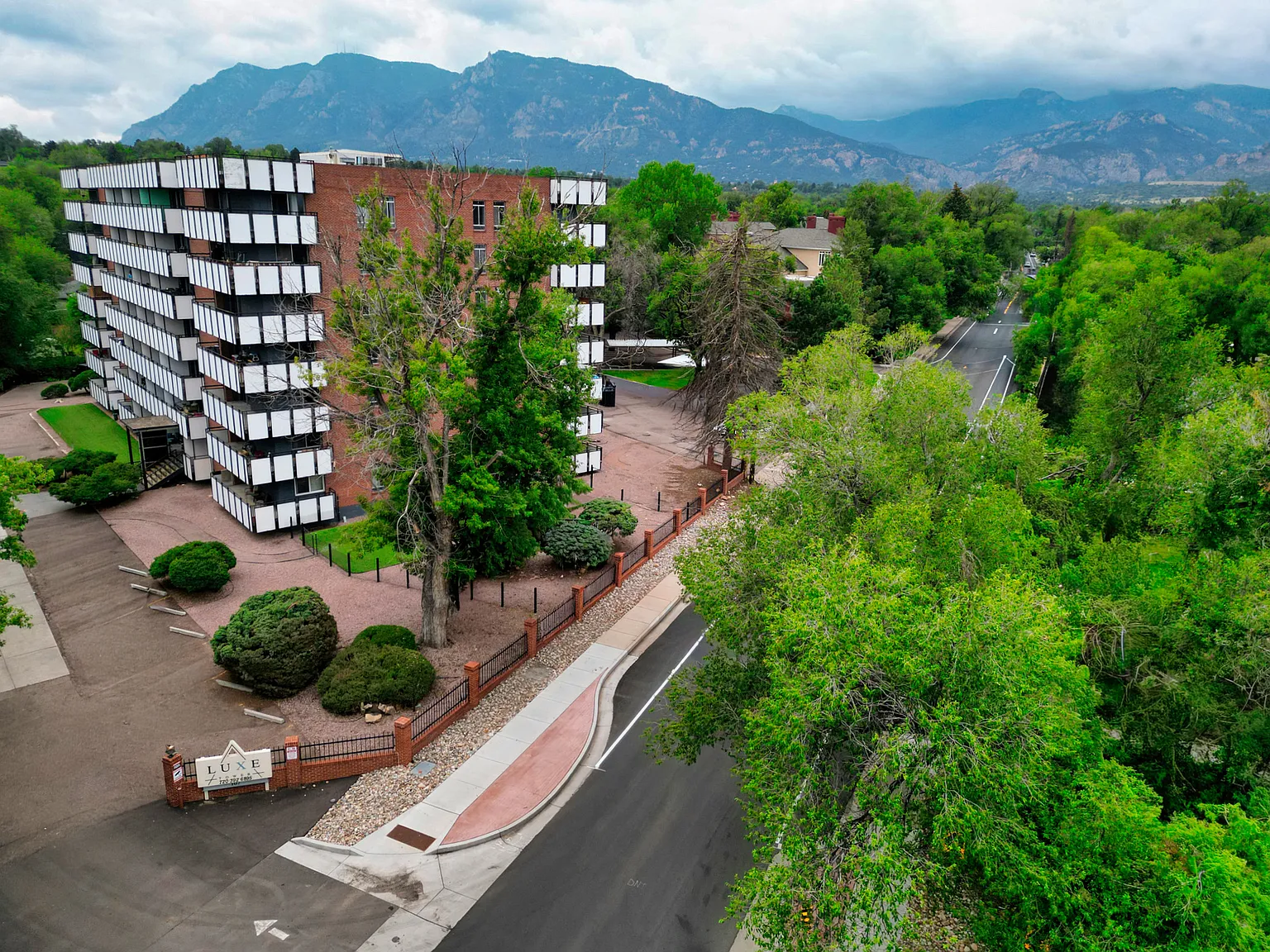 Luxe Tower apartments — Photo 1