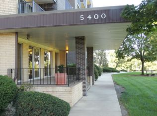 5400 Walnut Ave UNIT 102, Downers Grove, IL 60515