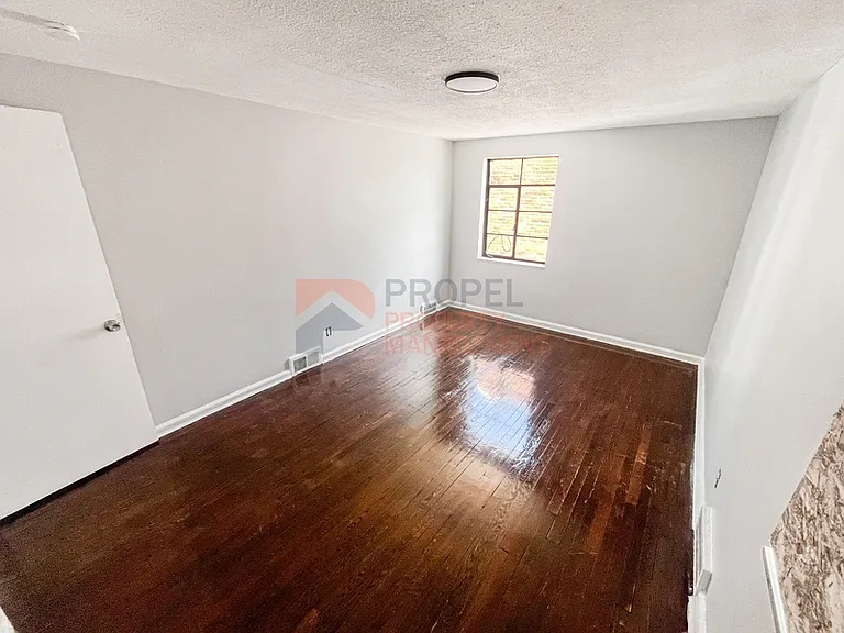 19440 Hartwell St — Photo 3