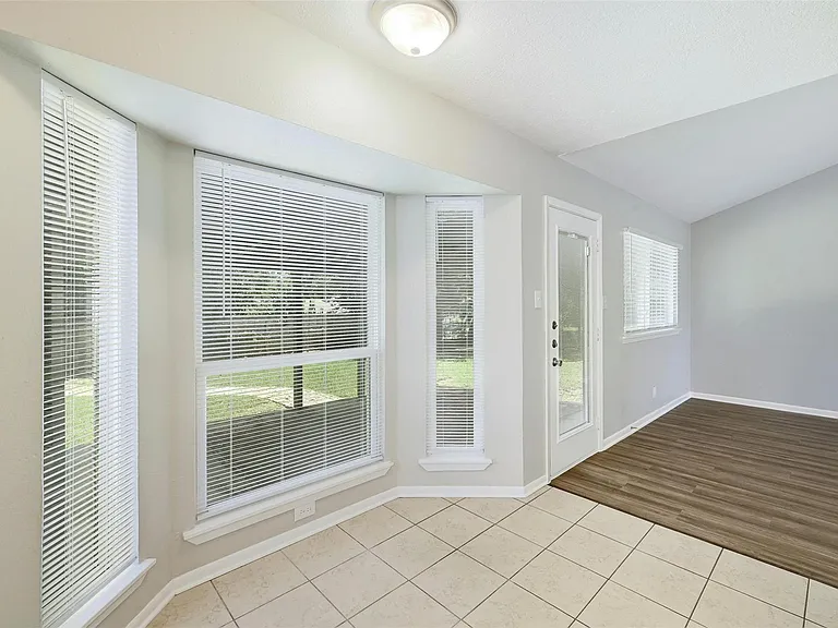 8527 Maine Dr — Photo 9