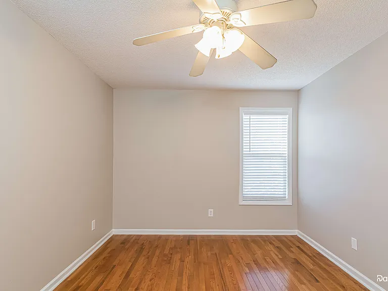2841 Glastonbury Rd — Photo 10