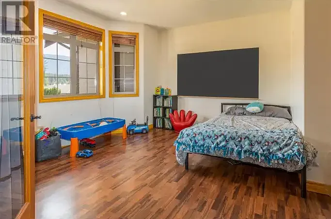 4 bed, 3.0 bath, 2900 sqft, $3,300 — Photo 4