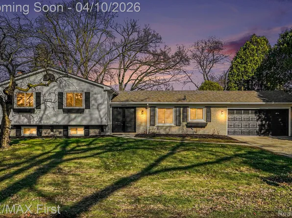 36626 Chatham Ct, Clinton Township, MI 48035