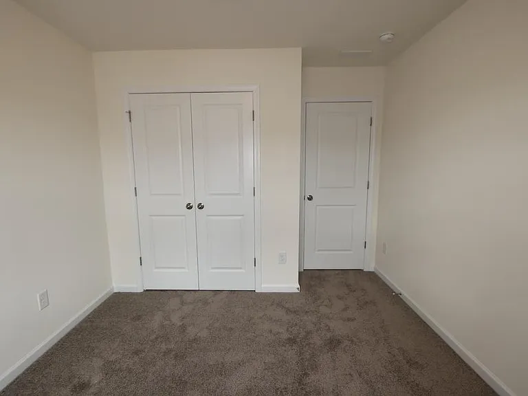 2645 Aubrey St — Photo 3