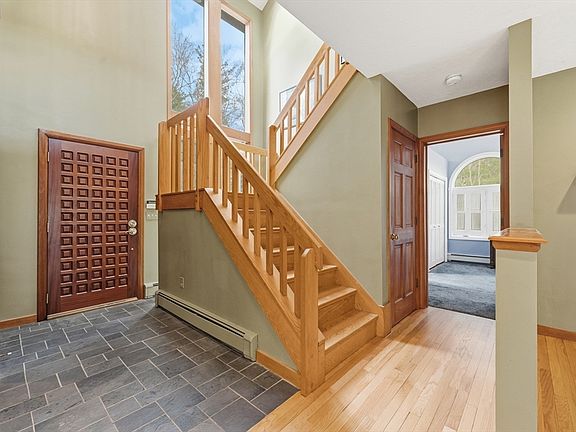 3rd image of 9 Upton St