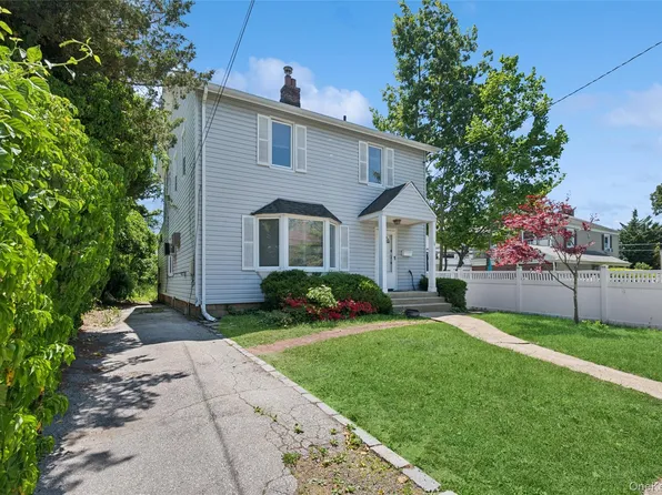 12 Clarkson Street, Malverne, NY 11565