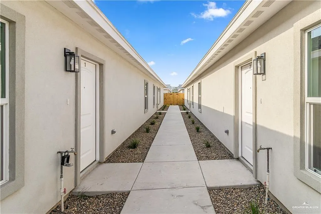 2 bed, 2.0 bath, 1137 sqft, $1,150 — Photo 3