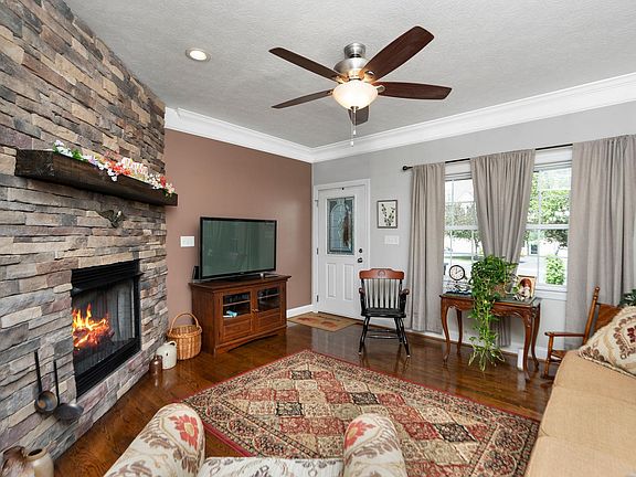 4th image of 22 Spring View Dr