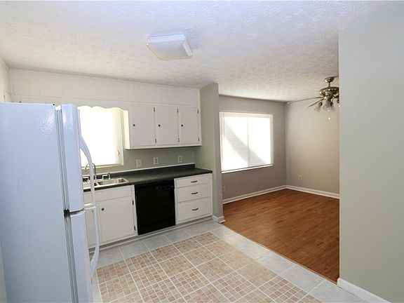 5th image of 900 Sage Ln NW