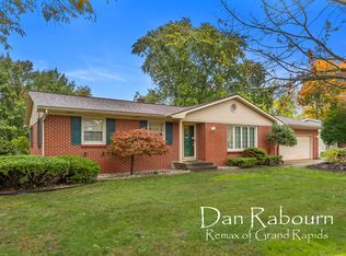 7666 Bluebird Dr, Jenison, MI 49428