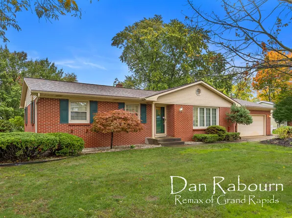 7666 Bluebird Dr, Jenison, MI 49428