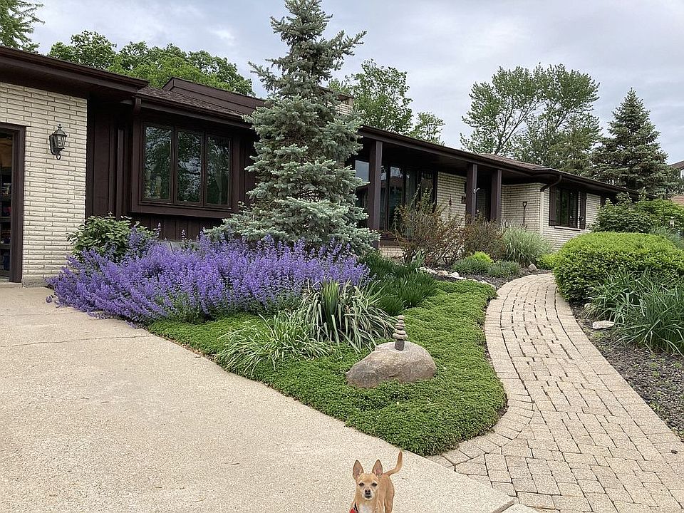 2nd image of 733 Tanglewood Ct S