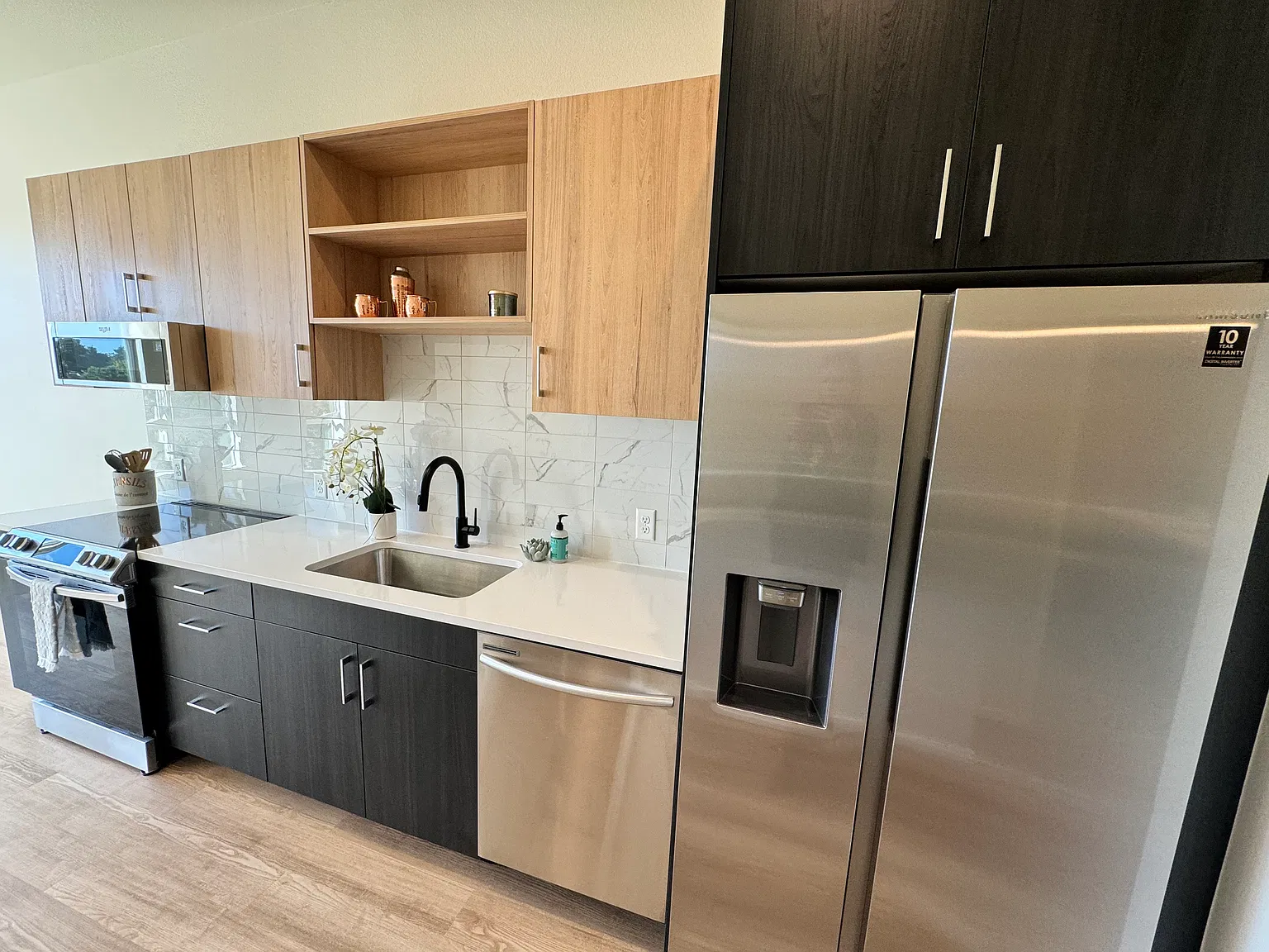 1 bed, 571 sqft, $1,566 — Photo 1