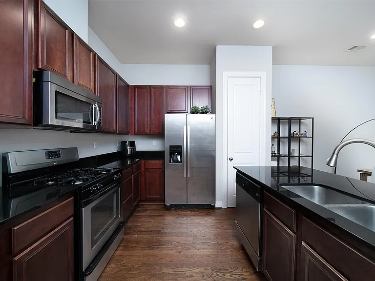 3848 Center St — Photo 10