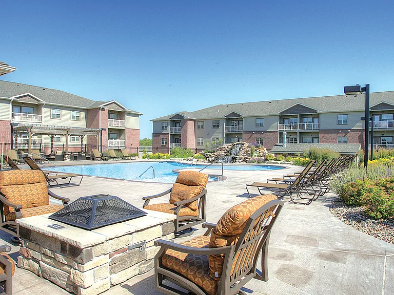 Summit Falls Apartments & Townhomes — Photo 7