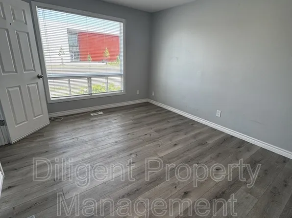 260 Lansdowne St W, Peterborough, ON K9J 1Y8