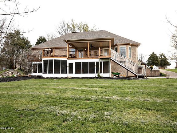 Beautiful walkout ranch