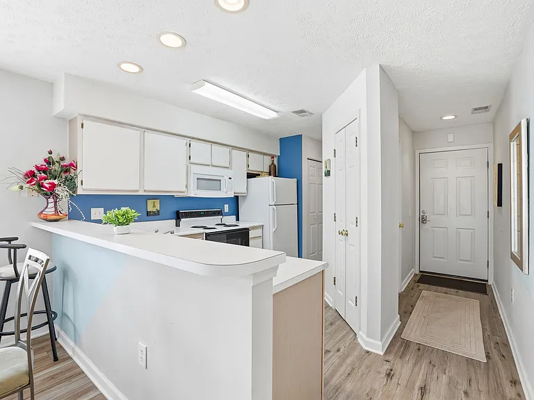 510 White River Dr #24F — Photo 21