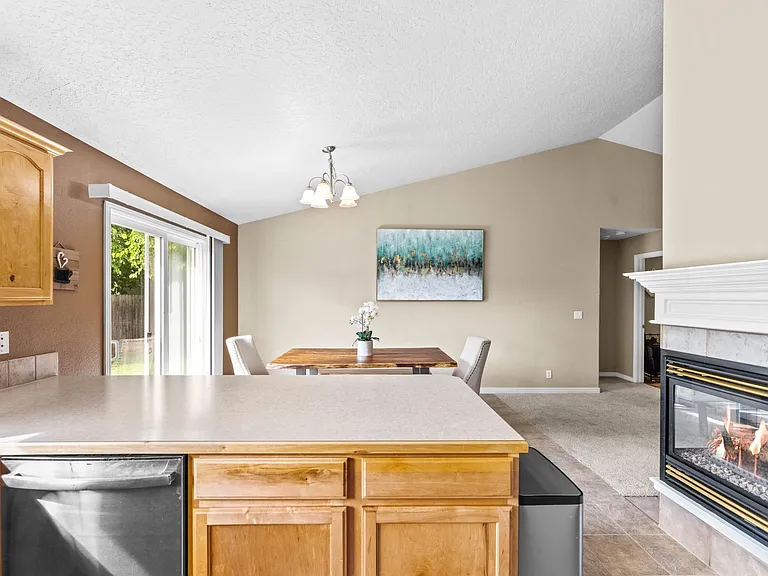 1847 W Whitestone Ct — Photo 12