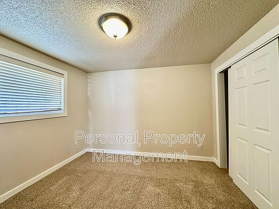4th image of 902 NE 86th St
