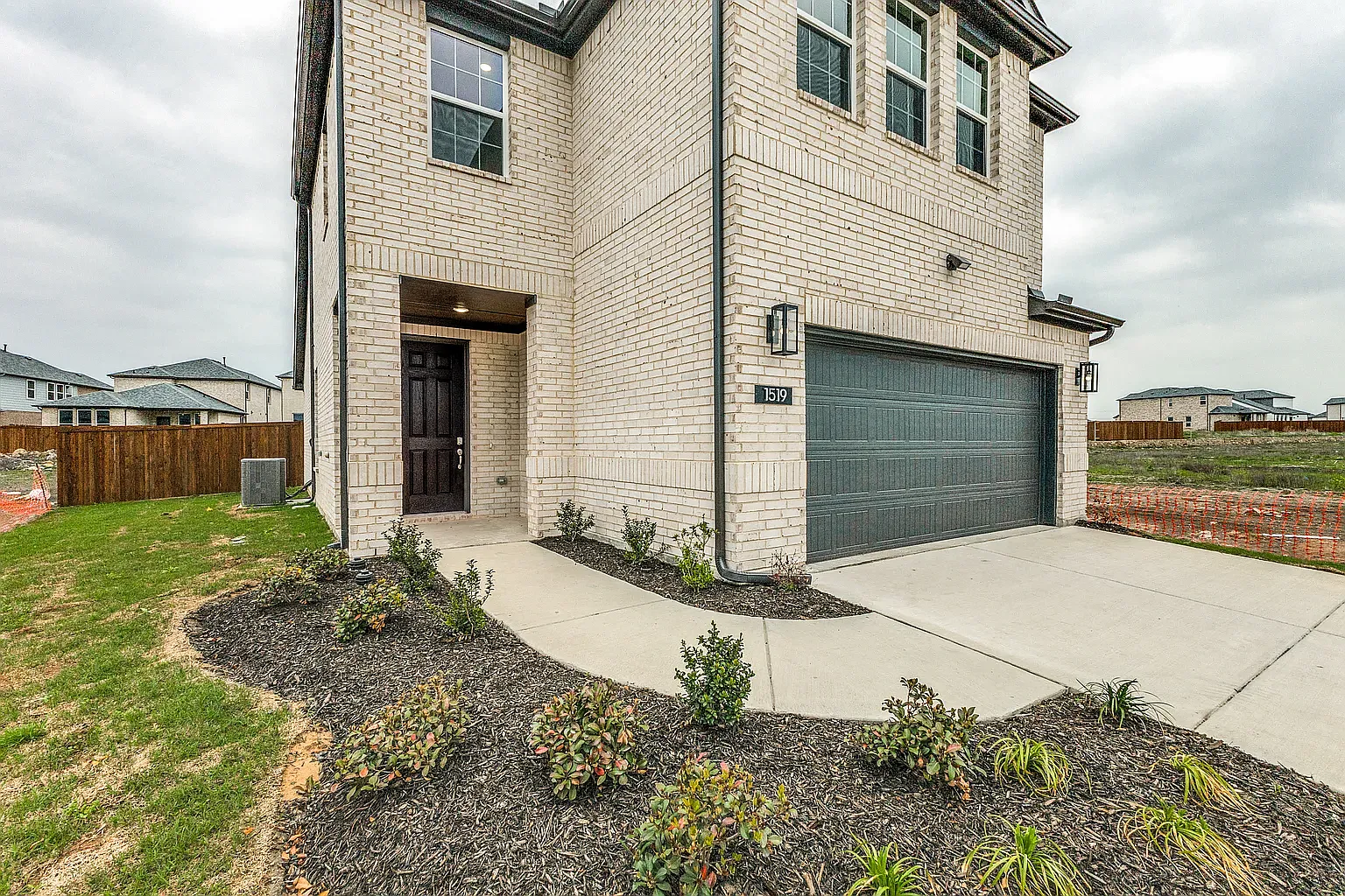 4 bed, 2037 sqft, $2,549 — Photo 2
