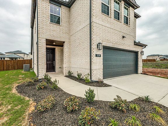 2nd image of 1519 Vermillion St