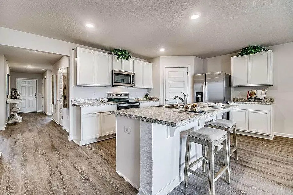 5237 Peach Dr — Photo 3