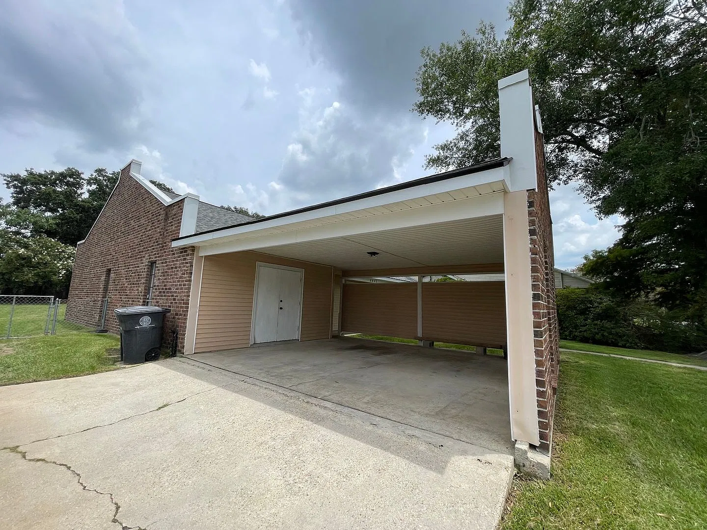 Welcome to this Beautiful 3 Bedroom 2 Bath Home! — Photo 4