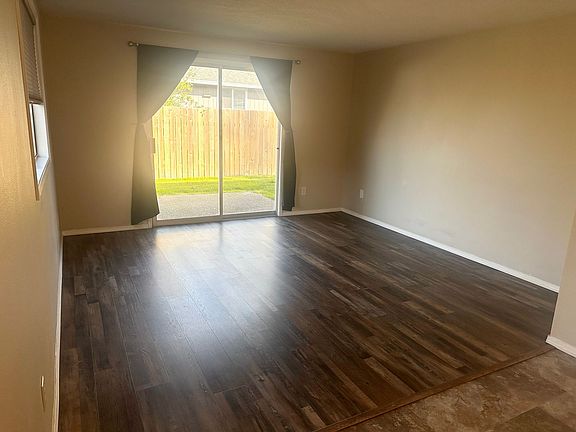 5th image of 908 Pecan Ct APT A