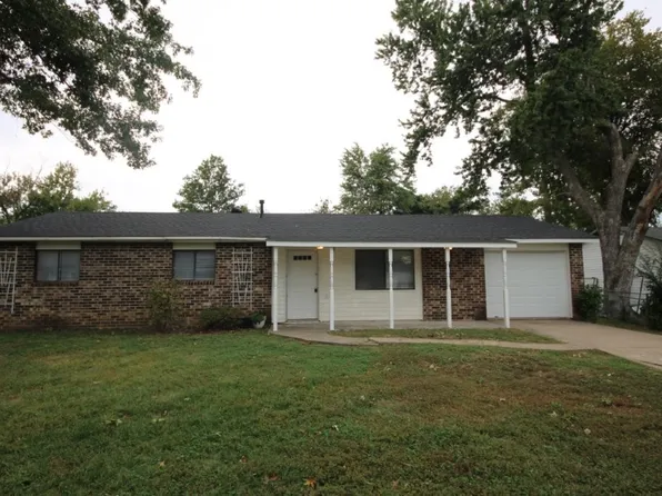 902 N 30th St, Rogers, AR 72756