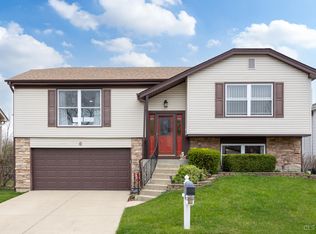 6 Lexington Ct, Streamwood, IL 60107