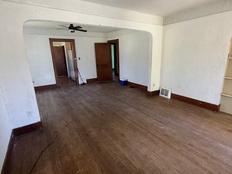 3918 Trumbull Ave — Photo 4