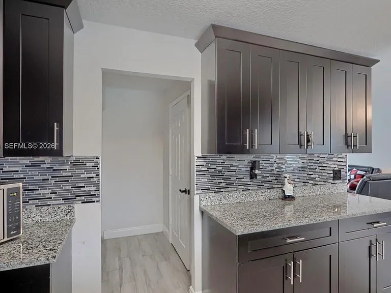 876 Gardenia Dr — Photo 19