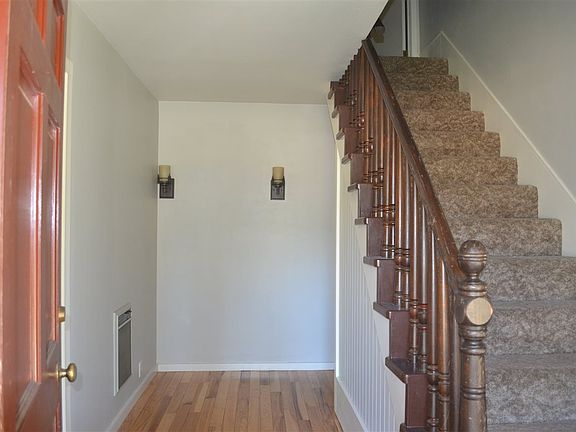 4th image of 4816 Pine Cone Dr