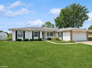 277 W Shelley Rd, Elk Grove Village, IL 60007