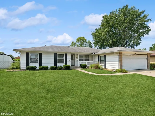 277 W Shelley Rd, Elk Grove Village, IL 60007